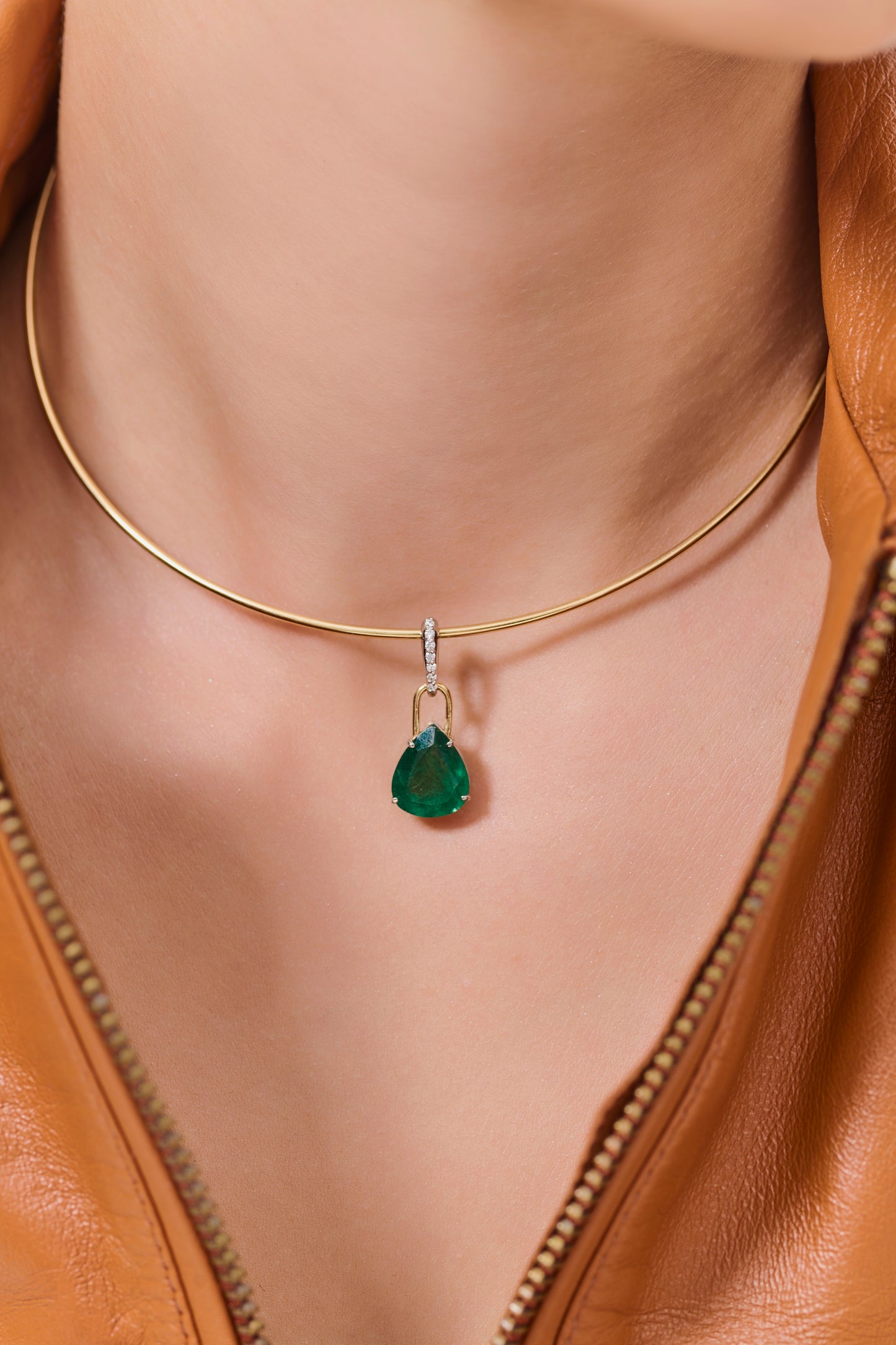 Colar esmeralda lock