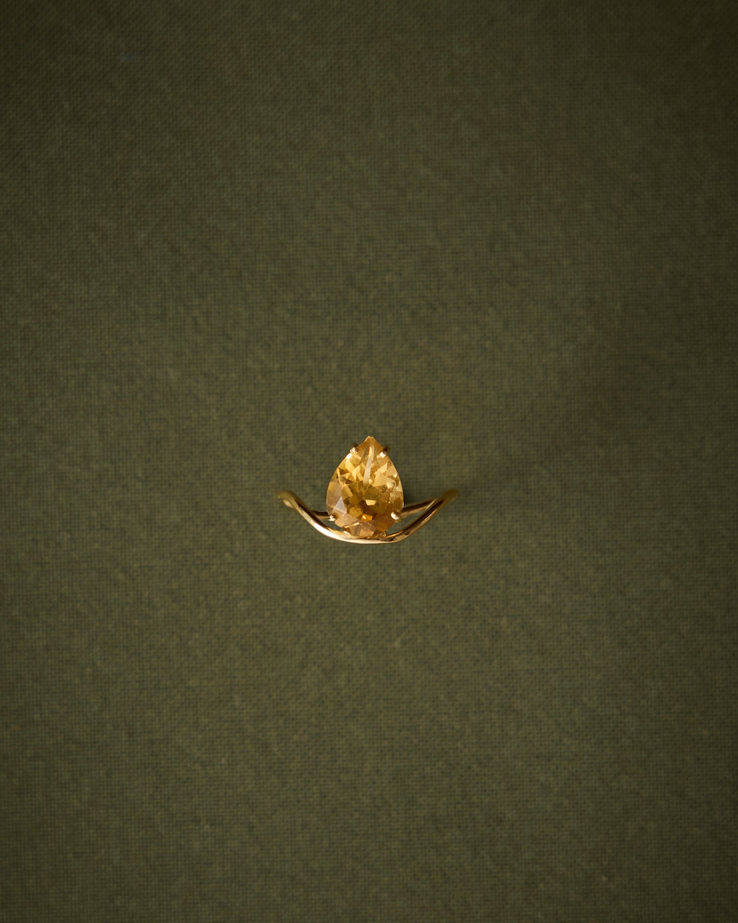 Anel citrino gota