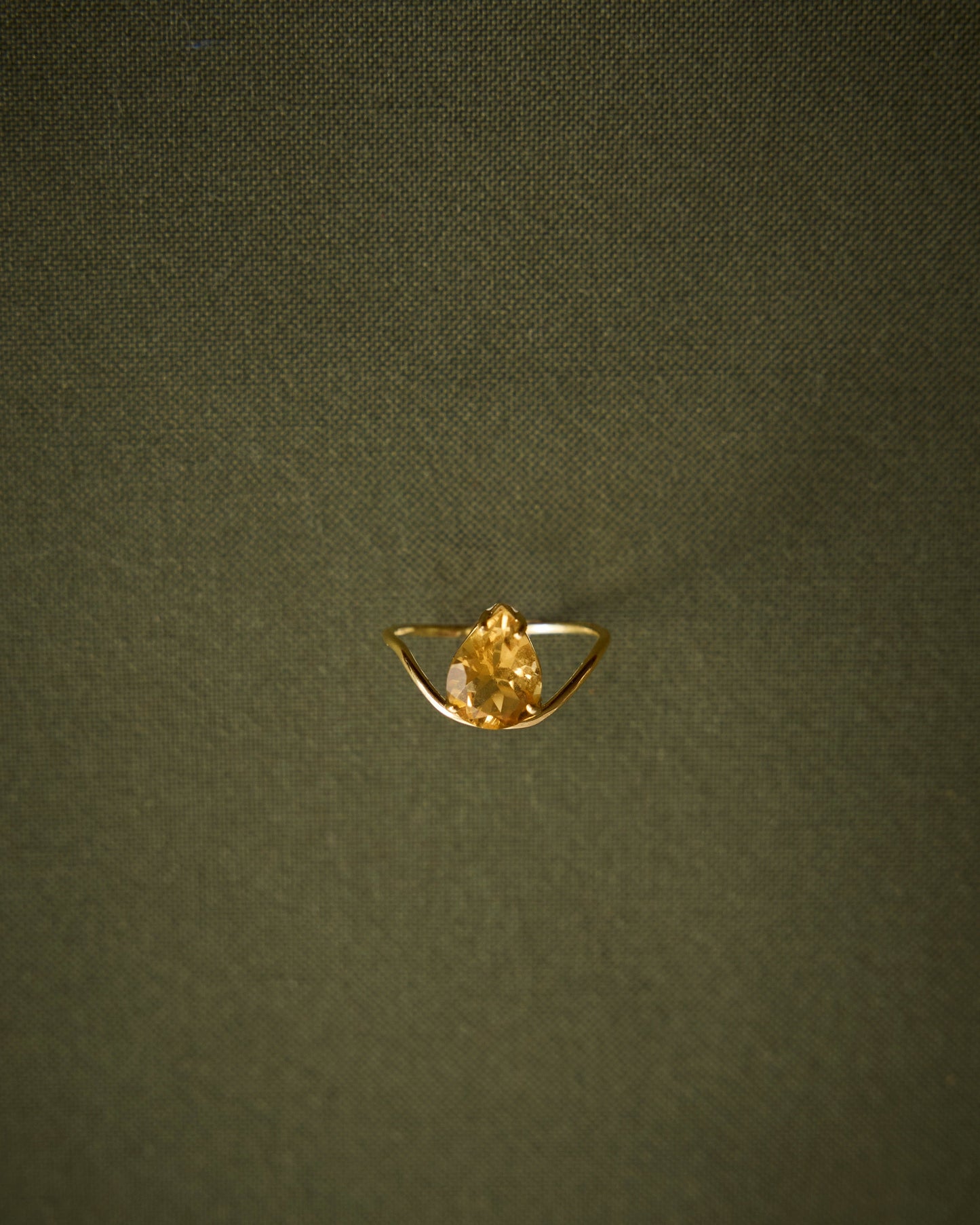 Anel citrino gota