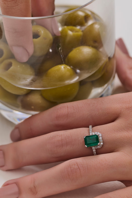 Anel Victoria Esmeralda octogonal