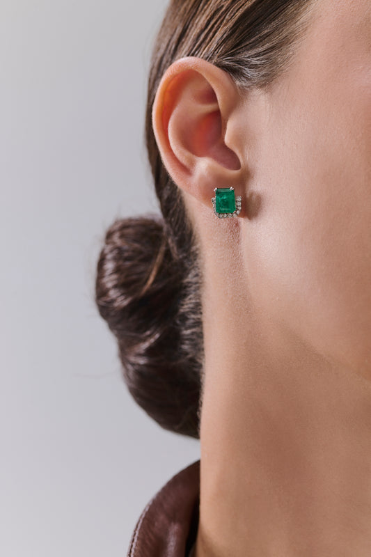 Brincos Victoria esmeralda e brilhantes